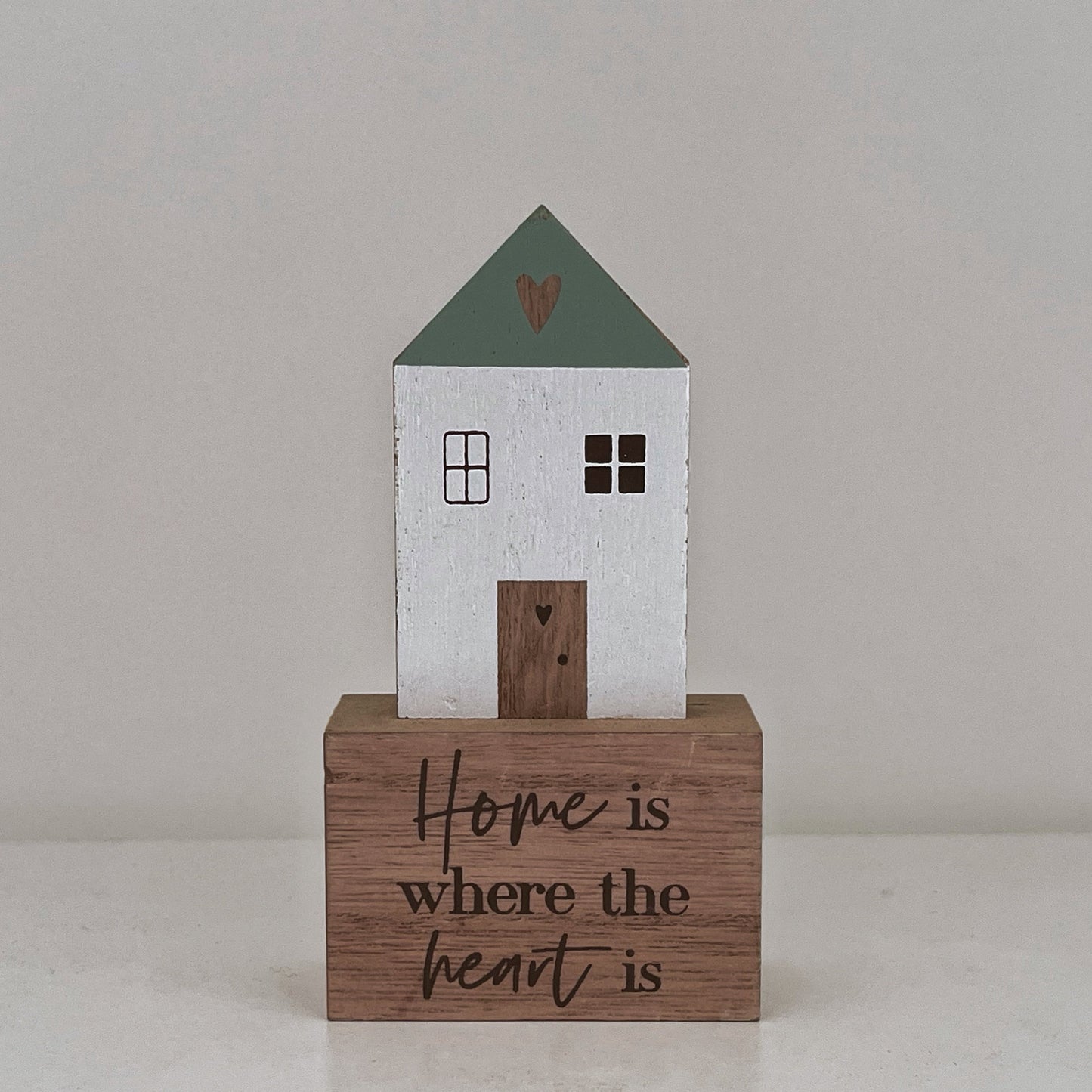 JX225 | 'Home Is Where the Heart Is' Wood Decor with Green Roof | 6x2.5x11cm