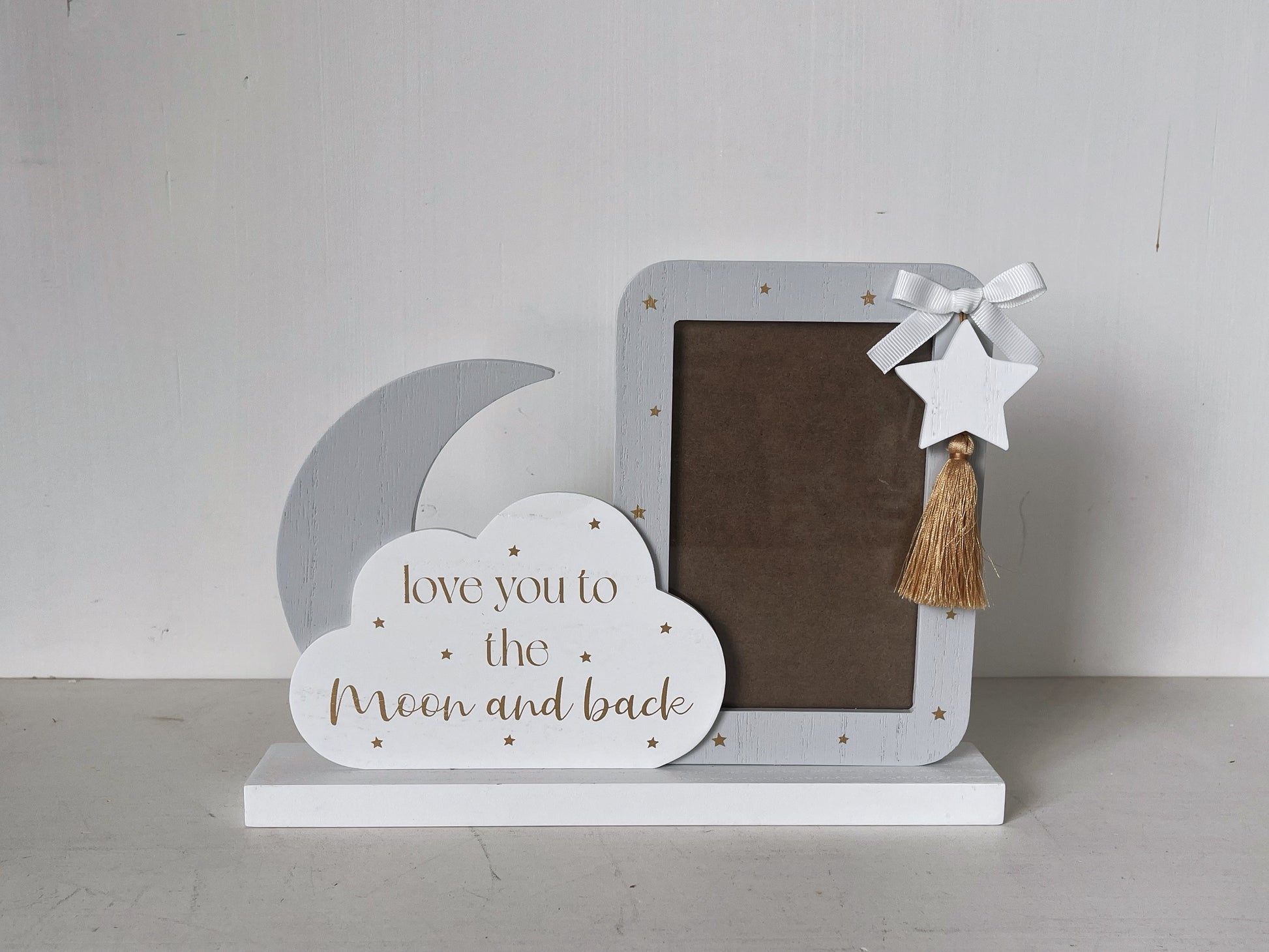 Charming 4x3 wooden baby photo frame featuring cloud, moon, and star decorations. A cute and versatile home decor piece, perfect for baby rooms or nurseries, and makes a thoughtful gift for new parents. 3
