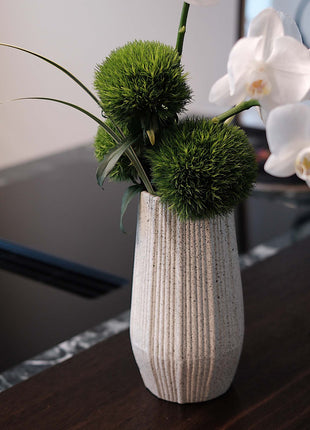 Light White Ceramic Bud Vase - Modern Nordic Style Speckled Table Centerpiece