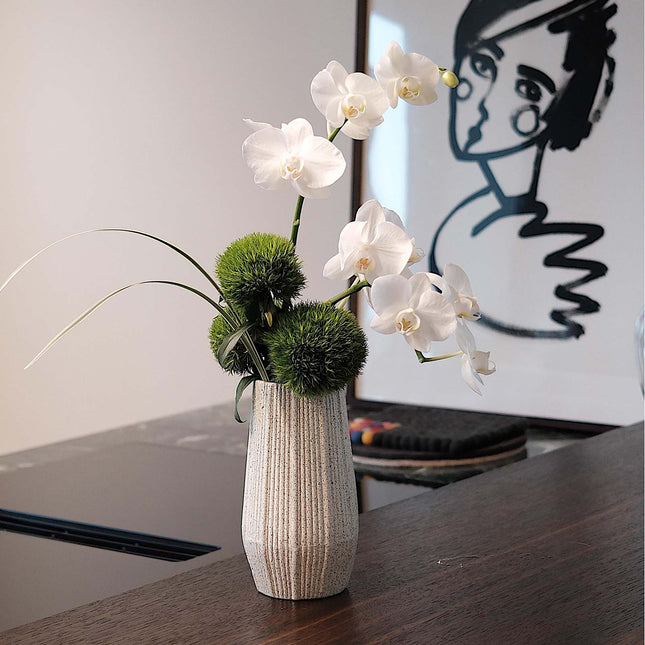 Light White Ceramic Bud Vase - Modern Nordic Style Speckled Table Centerpiece