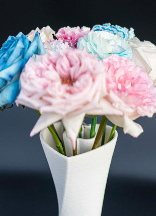 Aesthetic White Flower Vase – Unique Heart-Shaped Table Centrepiece