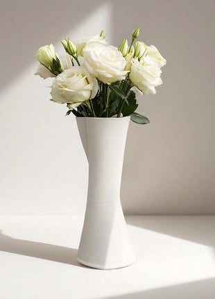 Aesthetic White Flower Vase – Unique Heart-Shaped Table Centrepiece