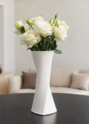 Aesthetic White Flower Vase – Unique Heart-Shaped Table Centrepiece