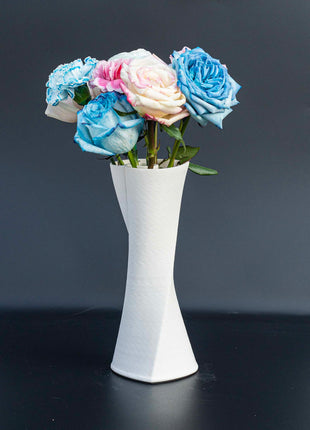 Aesthetic White Flower Vase – Unique Heart-Shaped Table Centrepiece