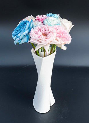 Aesthetic White Flower Vase – Unique Heart-Shaped Table Centrepiece