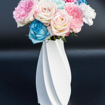 Aesthetic White Flower Vase – Modern Twisted Design Table Centrepiece
