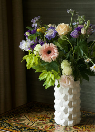 MATTE  WHITE FLOWER VASE