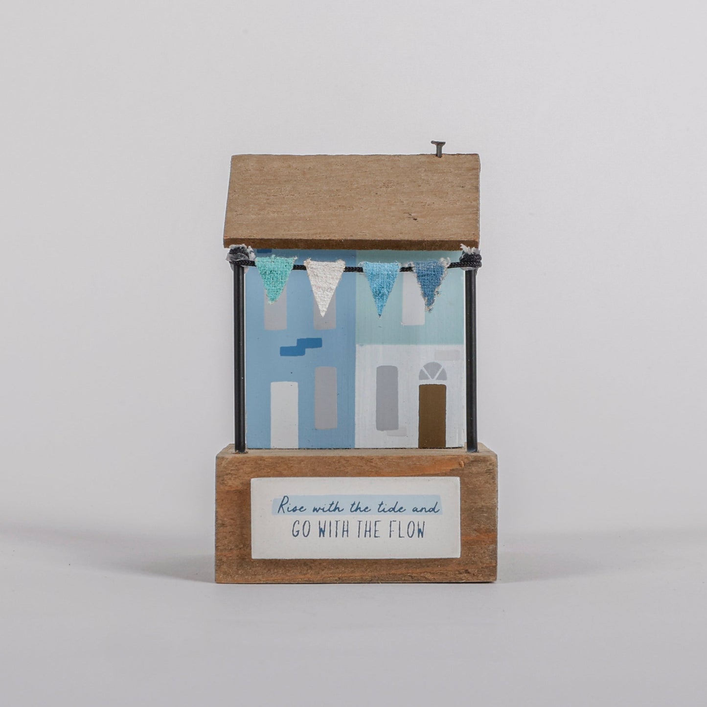 JX272| "Rise with the Tide and Go with the Flow" Beach Hut with Colorful Flags Sculpture, 6.3 x 5.5 x 9 cm