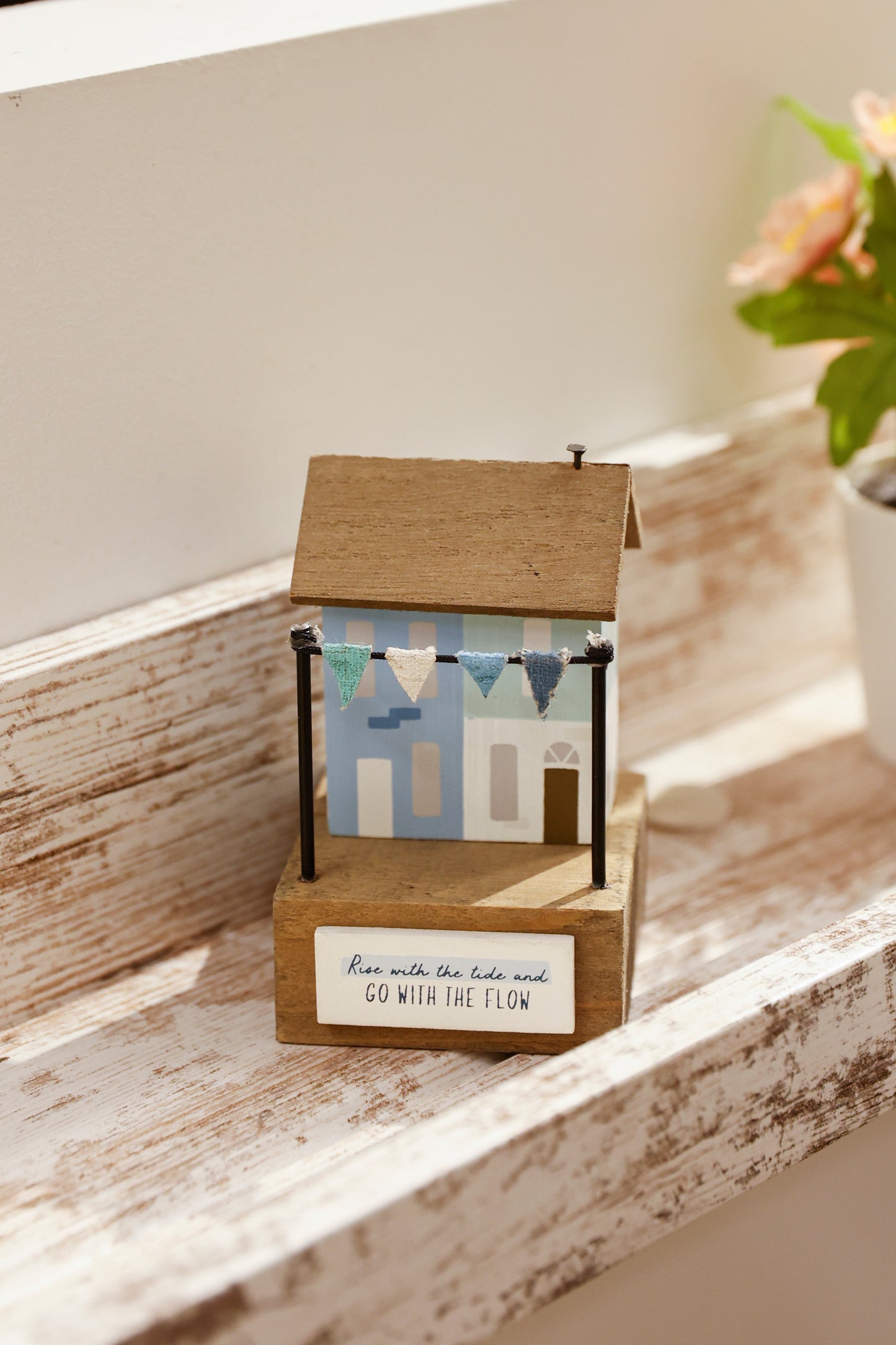 JX272| "Rise with the Tide and Go with the Flow" Beach Hut with Colorful Flags Sculpture, 6.3 x 5.5 x 9 cm