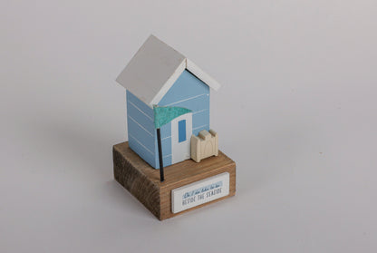 JX274| "Oh I Do Like to Be Beside the Seaside" Beach Hut Sculpture with Flag, 6.3 x 5.5 x 9.5 cm