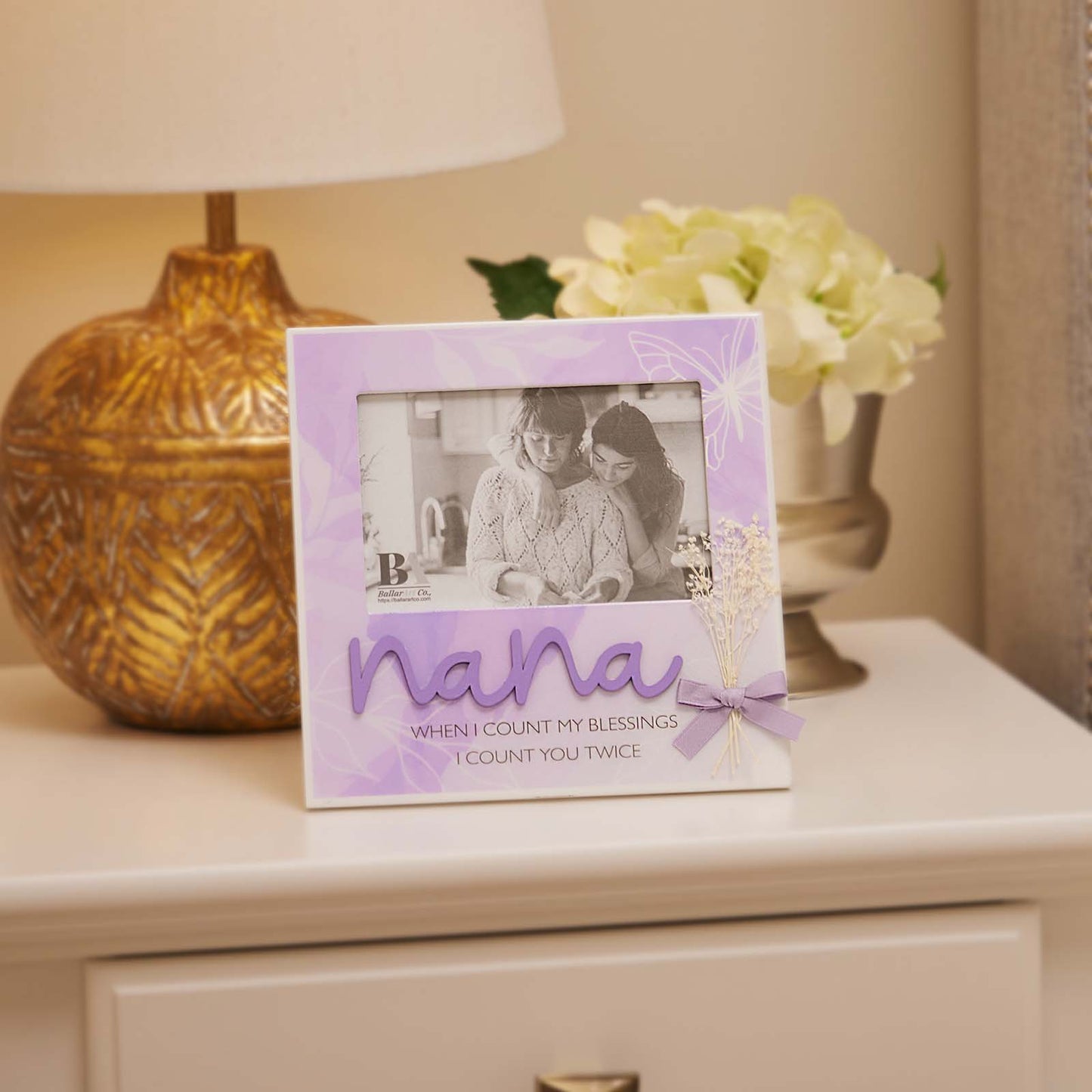  A charming purple wooden photo frame, designed as a thoughtful and elegant gift for grandma. Perfect for her birthday, Grandparents' Day, or any special occasion, this frame adds a personal touch to her home decor. Its stylish design makes it an ideal keepsake for displaying cherished memories with loved ones. 3
