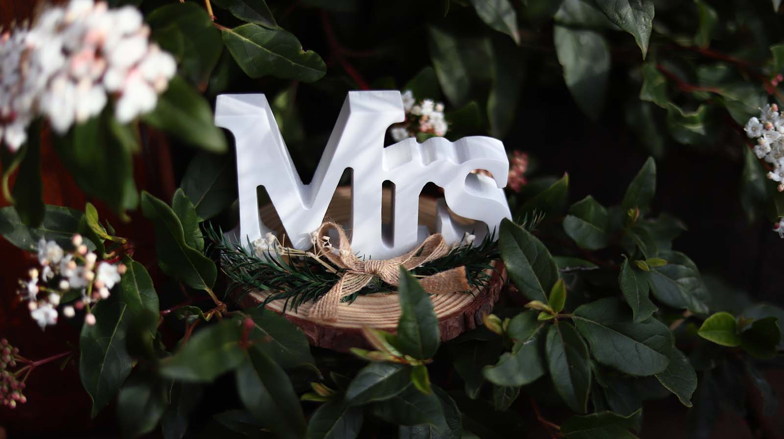 Elegant wedding table sign crafted in the stylish "Mrs" letter design, made of high-quality materials, perfect as a decorative centerpiece for wedding receptions, dining tables, or engagement parties, adding charm and sophistication to any romantic celebration. 2
