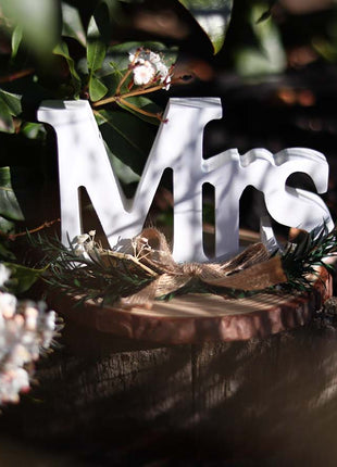 Elegant wedding table sign crafted in the stylish "Mrs" letter design, made of high-quality materials, perfect as a decorative centerpiece for wedding receptions, dining tables, or engagement parties, adding charm and sophistication to any romantic celebration. 6
