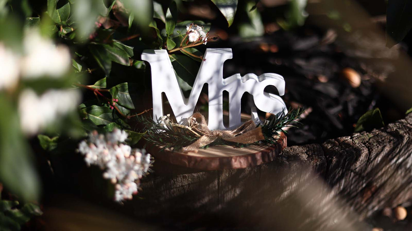 Elegant wedding table sign crafted in the stylish "Mrs" letter design, made of high-quality materials, perfect as a decorative centerpiece for wedding receptions, dining tables, or engagement parties, adding charm and sophistication to any romantic celebration. 6
