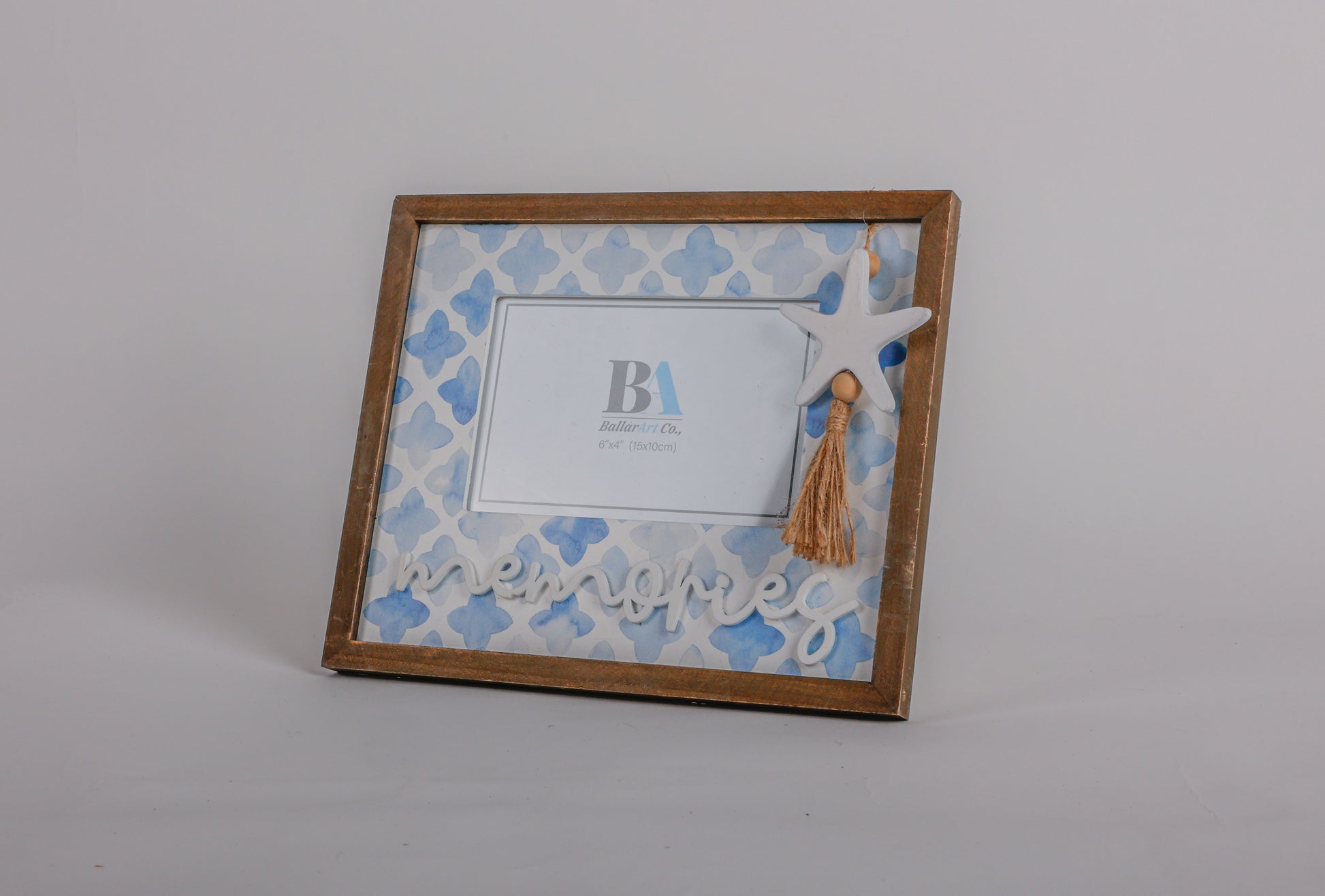 Beautiful ocean-themed 6x4 photo frame with a starfish decoration, featuring a blue coastal design. Perfect for adding a seaside charm to your home decor or showcasing cherished memories in a beach-inspired style. Ideal as a stylish room decoration or gift for ocean lovers. 2
