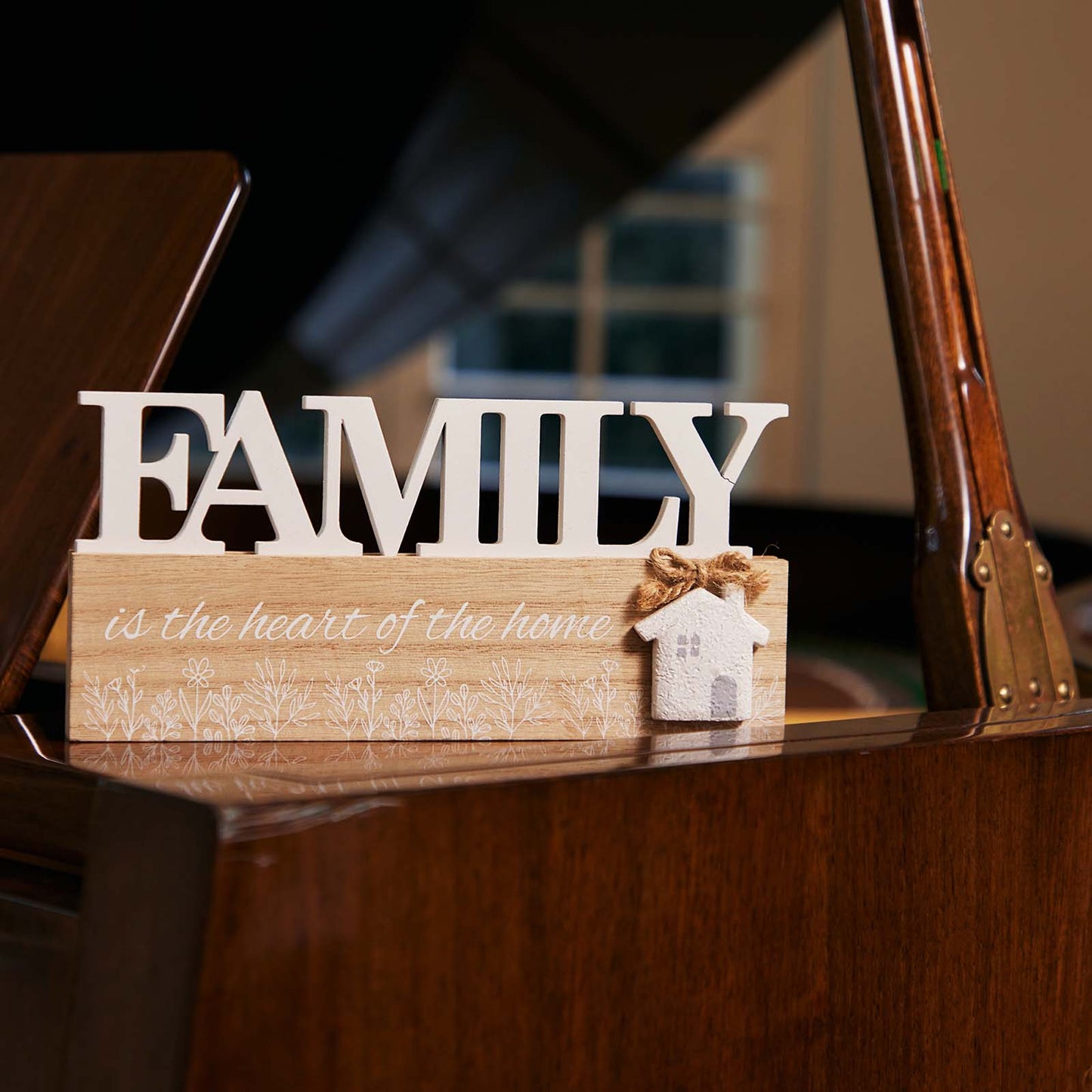 Square wooden decorative piece featuring the word "Family" and a mini house design, crafted with exquisite details, perfect for home decoration or as a thoughtful gift. 2
