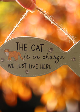 Charming wooden fish-shaped hanging decor featuring a cute cat design, perfect for cat lovers as a unique gift. Designed to hang on doors, walls, or display in any home space, this rustic wooden ornament adds a cozy and decorative touch to your living area. 3
